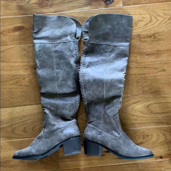 Knee boots - Picture 1 of 1